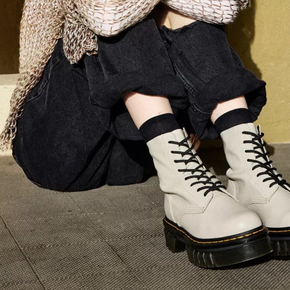 AUDRICK NAPPA LEATHER PLATFORM CHELSEA BOOTS MSRP$220 in Cobble Stone Grey